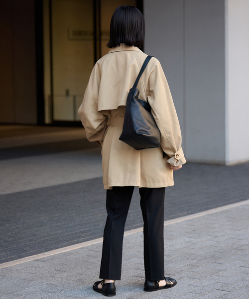 SLOBE IENA（スローブイエナ）の「《セットアップ対応可》撥水ミドルトレンチコート（トレンチコート・レディース・ベージュ/ネイビー・36/38）」の5枚目の写真
