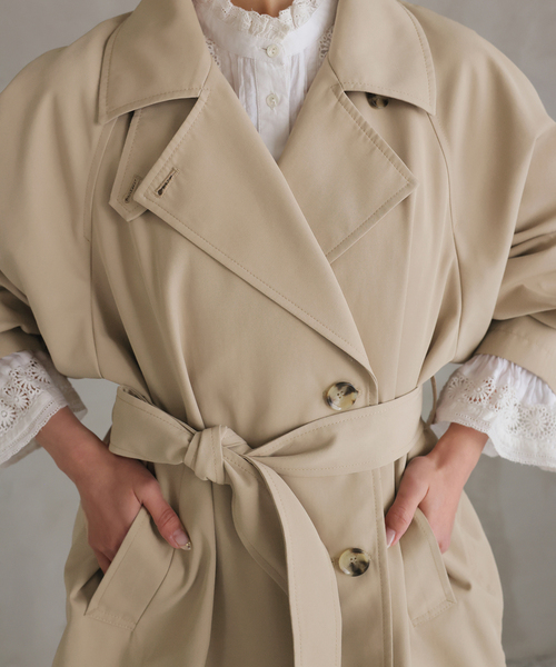 SLOBE IENA（スローブイエナ）の「《セットアップ対応可》撥水ミドルトレンチコート（トレンチコート・レディース・ベージュ/ネイビー・36/38）」の13枚目の写真