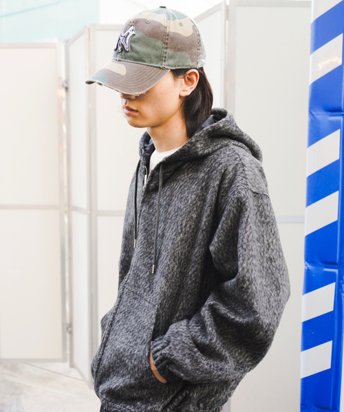 JOINT WORKS(ジョイントワークス)の「シャギー ジップフーディー / Shaggy Zip Hoodie(ブルゾン・メンズ・チャコールグレー/レッド・LARGE/MEDIUM)」の4枚目の写真