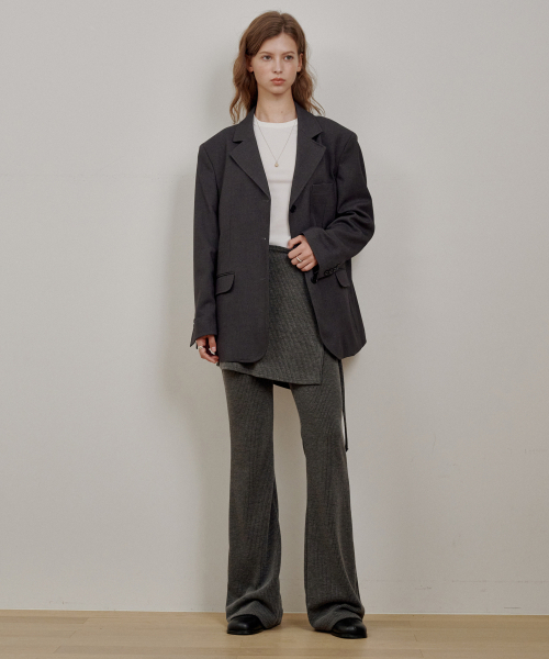 LOSSYROW(ロッシロー)の「Loose Fit Tailored Jacket Charcoal(テーラードジャケット・レディース・チャコール・FREE)」の2枚目の写真