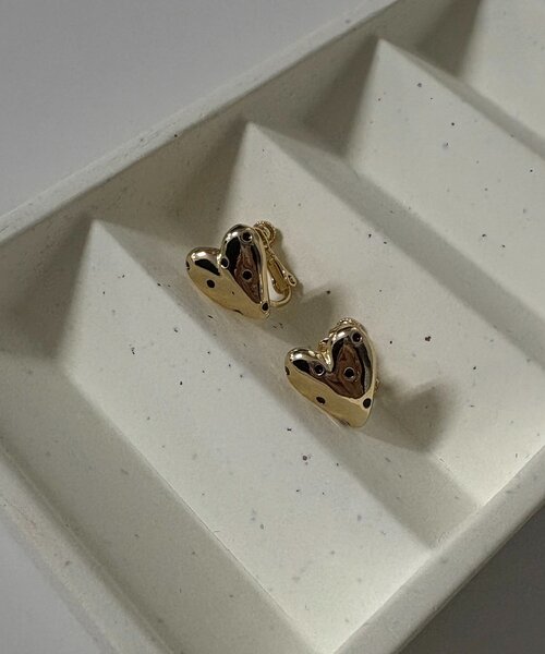 GOLDY（ゴールディ）の「〈GOLDY/ゴールディ〉ドットハートプチイヤリング（イヤリング・レディース・シルバー/ゴールド・FREE）」の2枚目の写真