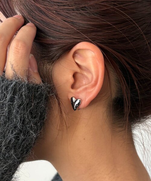 GOLDY（ゴールディ）の「〈GOLDY/ゴールディ〉ドットハートプチイヤリング（イヤリング・レディース・シルバー/ゴールド・FREE）」の3枚目の写真