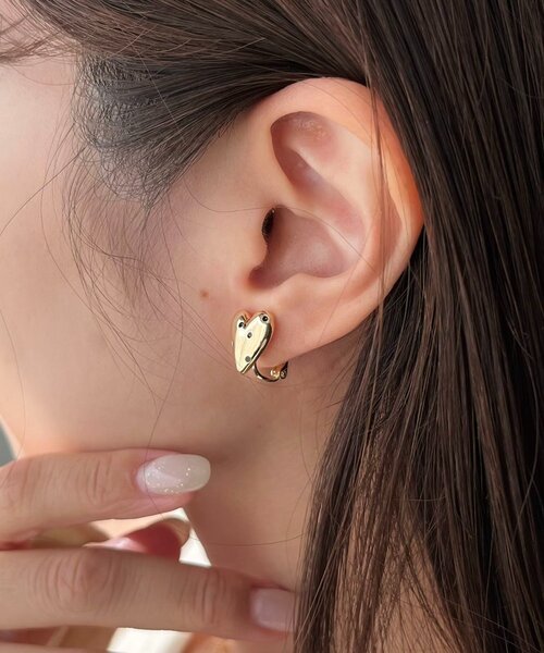 GOLDY（ゴールディ）の「〈GOLDY/ゴールディ〉ドットハートプチイヤリング（イヤリング・レディース・シルバー/ゴールド・FREE）」の5枚目の写真