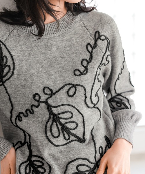 itto...（イット）の「華やかリーフコード刺繍ニット（ニット/セーター・レディース・杢グレー/ブラック・M-L）」の3枚目の写真