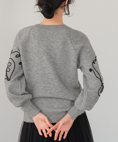 itto...（イット）の「華やかリーフコード刺繍ニット（ニット/セーター・レディース・杢グレー/ブラック・M-L）」の5枚目の写真