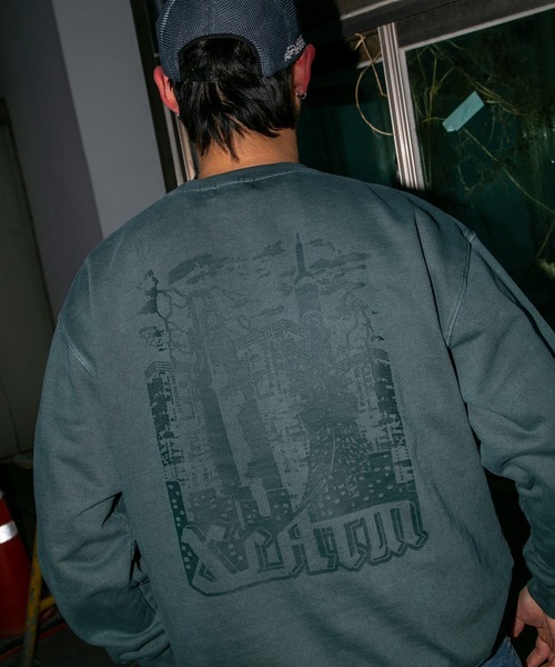 AFTERMATH(アフターマス)の「XLARGE×AFTERMATH CREWNECK SWEATSHIRT(スウェット・メンズ・グリーン/ブラック・S/XL/L/M)」の1枚目の写真