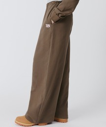BENUA（ベヌア）の「BN curved sweatpants/BN カーブスウェットパンツ（スウェットパンツ）」