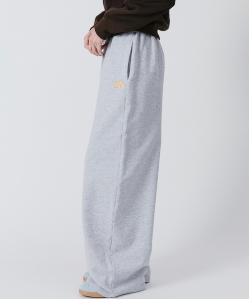 BENUA(ベヌア)の「BN curved sweatpants/BN カーブスウェットパンツ(スウェットパンツ・レディース・カーキ/グレー・LARGE/MEDIUM)」の7枚目の写真