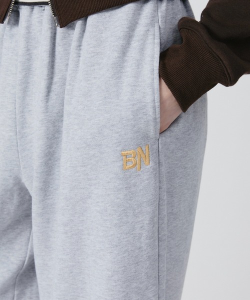 BENUA(ベヌア)の「BN curved sweatpants/BN カーブスウェットパンツ(スウェットパンツ・レディース・カーキ/グレー・LARGE/MEDIUM)」の8枚目の写真