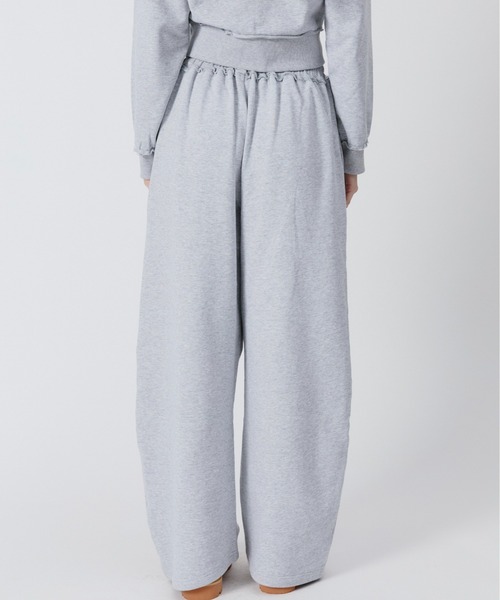 BENUA(ベヌア)の「BN curved sweatpants/BN カーブスウェットパンツ(スウェットパンツ・レディース・カーキ/グレー・LARGE/MEDIUM)」の17枚目の写真