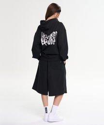 LAZYBEE（レイジービー）の「[SET] グラフィティルーズフィットフードトップス + ビッグロゴバミューダパンツジムウェアセット W ブラック（セットアップ）」