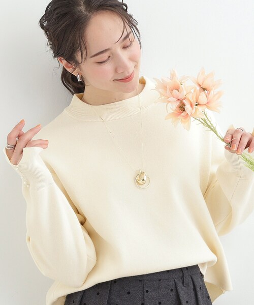 SHOO・LA・RUE(シューラルー)の「【洗濯機可/セットアップ可/S-LL】インせず着られる もちもち裾ラウンドニット(ニット/セーター・レディース・オフホワイト/ネイビー/ベージュ・03/02/01/04)」の1枚目の写真