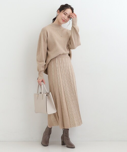 SHOO・LA・RUE(シューラルー)の「【洗濯機可/セットアップ可/S-LL】インせず着られる もちもち裾ラウンドニット(ニット/セーター・レディース・オフホワイト/ネイビー/ベージュ・03/02/01/04)」の6枚目の写真