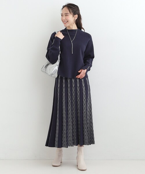 SHOO・LA・RUE(シューラルー)の「【洗濯機可/セットアップ可/S-LL】インせず着られる もちもち裾ラウンドニット(ニット/セーター・レディース・オフホワイト/ネイビー/ベージュ・03/02/01/04)」の10枚目の写真