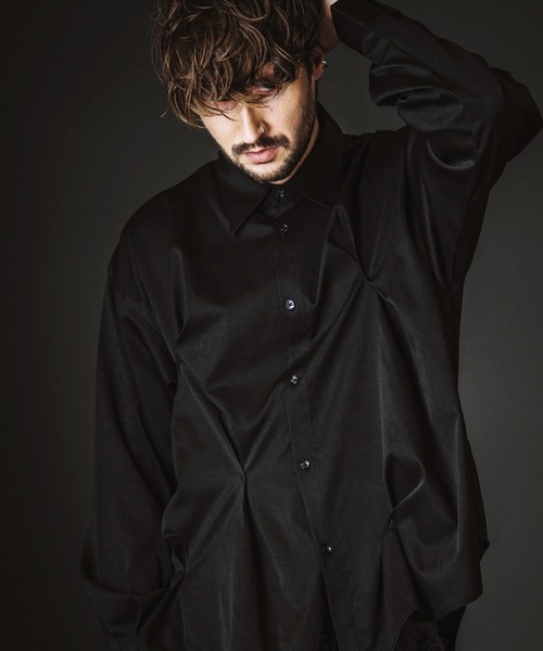 NO ID.（ノーアイディ）の「【NO ID.】Random Tuck Big Shirt / ランダム タック ビッグ シャツ（シャツ/ブラウス・メンズ・ブラック/グレー/ホワイト・ONE SIZE）」の2枚目の写真