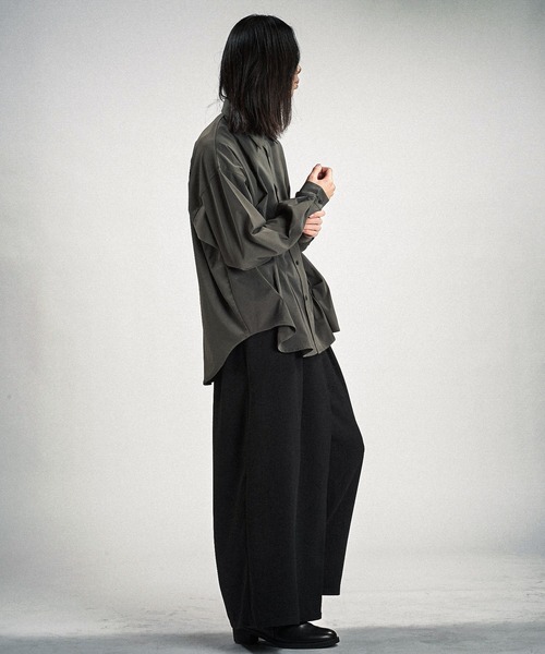 NO ID.（ノーアイディ）の「【NO ID.】Random Tuck Big Shirt / ランダム タック ビッグ シャツ（シャツ/ブラウス・メンズ・ブラック/グレー/ホワイト・ONE SIZE）」の11枚目の写真
