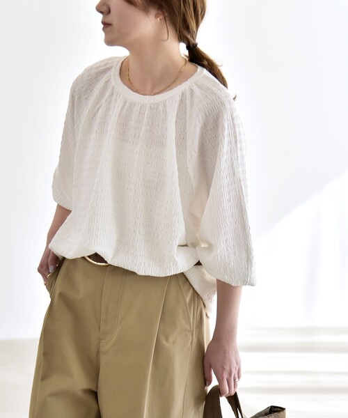 quaranciel(カランシエル)の「quaranciel:〈洗濯機可能〉ジャカード ジャージー クルーネック プルオーバー(Tシャツ/カットソー・レディース・グリーン/ホワイト/ネイビー・ONE SIZE)」の2枚目の写真
