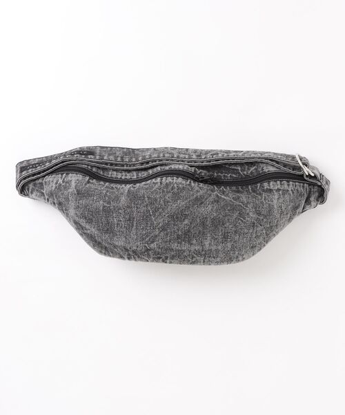 my beautiful landlet（マイビューティフルランドレット）の「【my beautiful landlet】 PIGMENT PRINT WASHED DENIM ZIP POUCH - black（ボディバッグ/ウエストポーチ・メンズ・ブラック・FREE）」の2枚目の写真