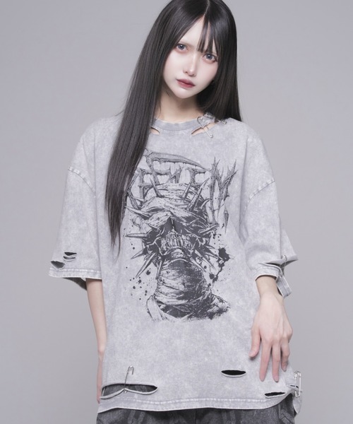 REFLEM(レフレム)の「『REFLEM/レフレム』安ピン付きダメージTシャツ/ハーフスリーブカットソー(Tシャツ/カットソー・レディース・ブラック/ライトグレー・FREE)」の2枚目の写真