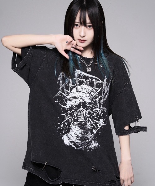 REFLEM(レフレム)の「『REFLEM/レフレム』安ピン付きダメージTシャツ/ハーフスリーブカットソー(Tシャツ/カットソー・レディース・ブラック/ライトグレー・FREE)」の1枚目の写真