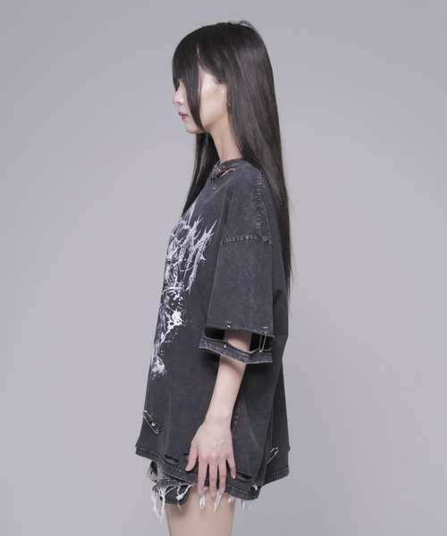 REFLEM(レフレム)の「『REFLEM/レフレム』安ピン付きダメージTシャツ/ハーフスリーブカットソー(Tシャツ/カットソー・レディース・ブラック/ライトグレー・FREE)」の5枚目の写真