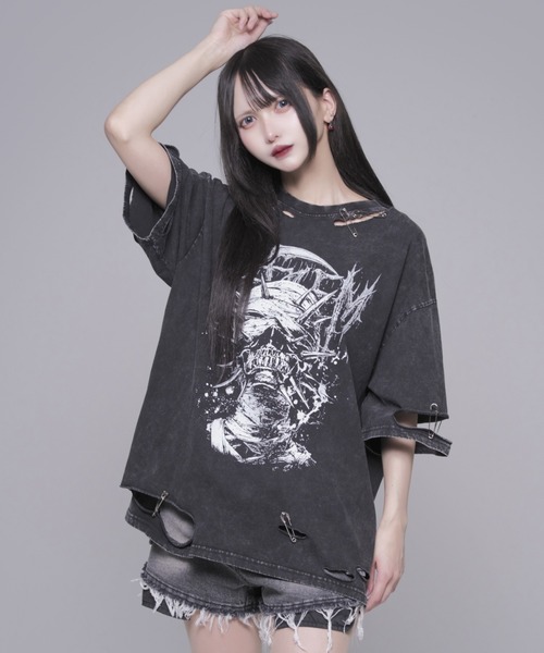 REFLEM(レフレム)の「『REFLEM/レフレム』安ピン付きダメージTシャツ/ハーフスリーブカットソー(Tシャツ/カットソー・レディース・ブラック/ライトグレー・FREE)」の3枚目の写真