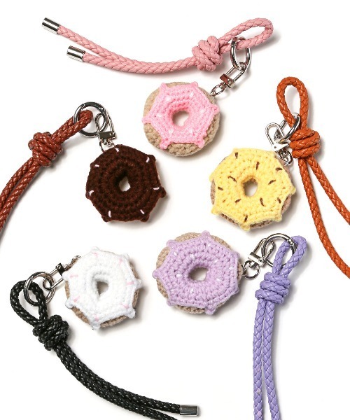 crossi(クロッシー)の「かぎ編みドーナツ&ロープストラップチャーム(チャーム・レディース・パープル/イエロー/ピンク/ブラウン/ホワイト・FREE)」の7枚目の写真