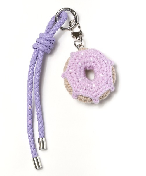 crossi(クロッシー)の「かぎ編みドーナツ&ロープストラップチャーム(チャーム・レディース・パープル/イエロー/ピンク/ブラウン/ホワイト・FREE)」の6枚目の写真