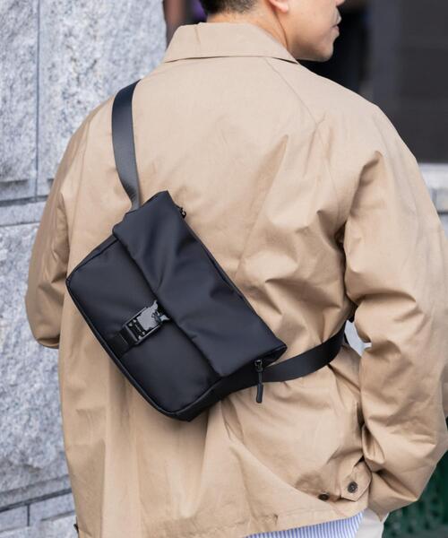 RODE SKO(ロデスコ)の「撥水フィドロックショルダーバッグ S(ショルダーバッグ・メンズ・ブラック/カーキ・SMALL)」の2枚目の写真