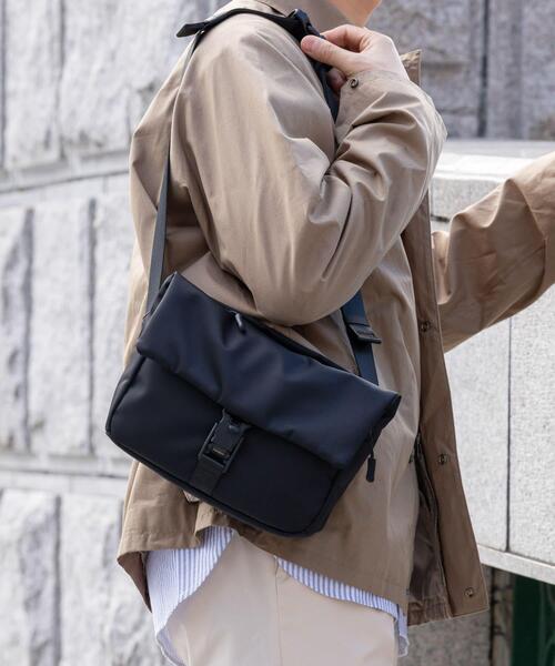 RODE SKO(ロデスコ)の「撥水フィドロックショルダーバッグ S(ショルダーバッグ・メンズ・ブラック/カーキ・SMALL)」の11枚目の写真