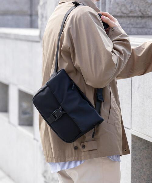 RODE SKO(ロデスコ)の「撥水フィドロックショルダーバッグ S(ショルダーバッグ・メンズ・ブラック/カーキ・SMALL)」の12枚目の写真