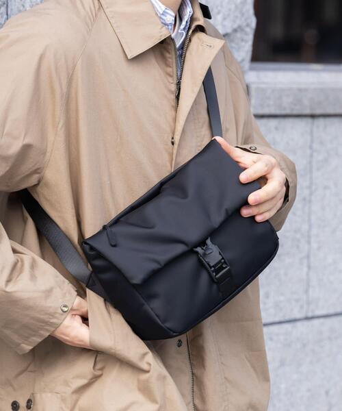 RODE SKO(ロデスコ)の「撥水フィドロックショルダーバッグ S(ショルダーバッグ・メンズ・ブラック/カーキ・SMALL)」の19枚目の写真