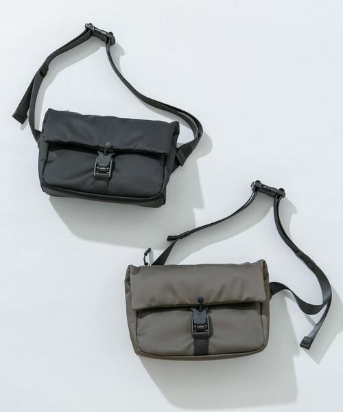 RODE SKO(ロデスコ)の「撥水フィドロックショルダーバッグ S(ショルダーバッグ・メンズ・ブラック/カーキ・SMALL)」の4枚目の写真