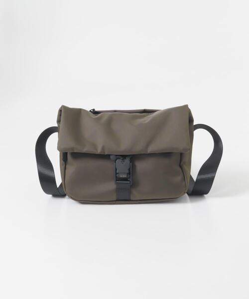 RODE SKO(ロデスコ)の「撥水フィドロックショルダーバッグ S(ショルダーバッグ・メンズ・ブラック/カーキ・SMALL)」の6枚目の写真