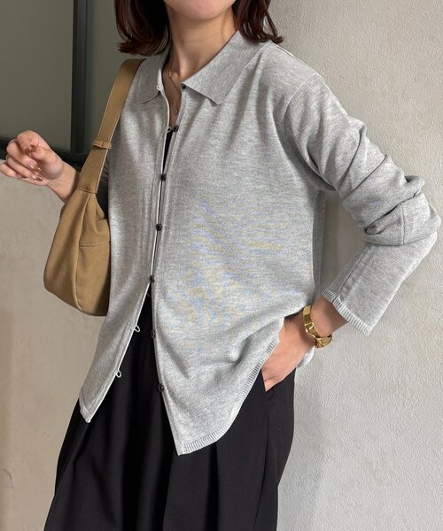 Thevon(ゼボン)の「襟付きシャリニットカーディガン(カーディガン/ボレロ・レディース・ピンク/ネイビー/ベージュ/グレー・FREE)」の2枚目の写真