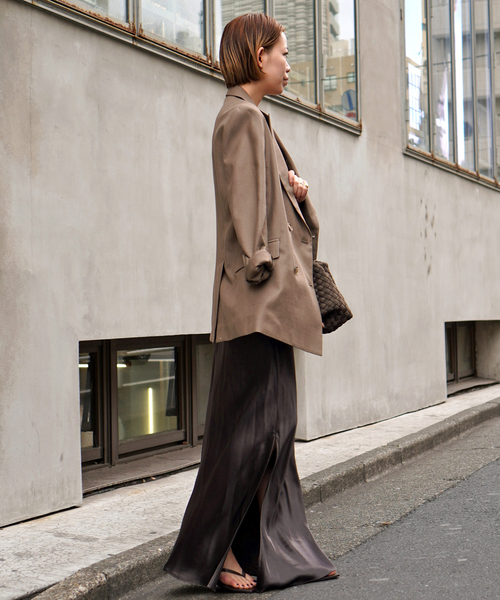 AP STUDIO（エーピーストゥディオ）の「サテンキャミソールドレス（ワンピース・レディース・ブラック/チョコ・36/38）」の4枚目の写真