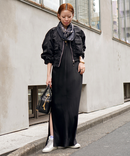 AP STUDIO（エーピーストゥディオ）の「サテンキャミソールドレス（ワンピース・レディース・ブラック/チョコ・36/38）」の12枚目の写真