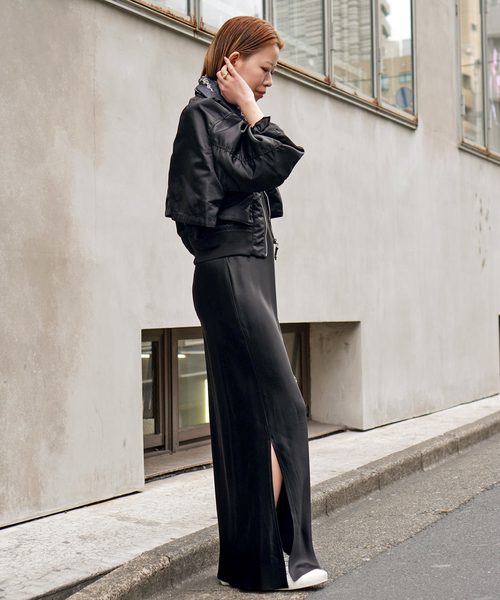 AP STUDIO（エーピーストゥディオ）の「サテンキャミソールドレス（ワンピース・レディース・ブラック/チョコ・36/38）」の13枚目の写真