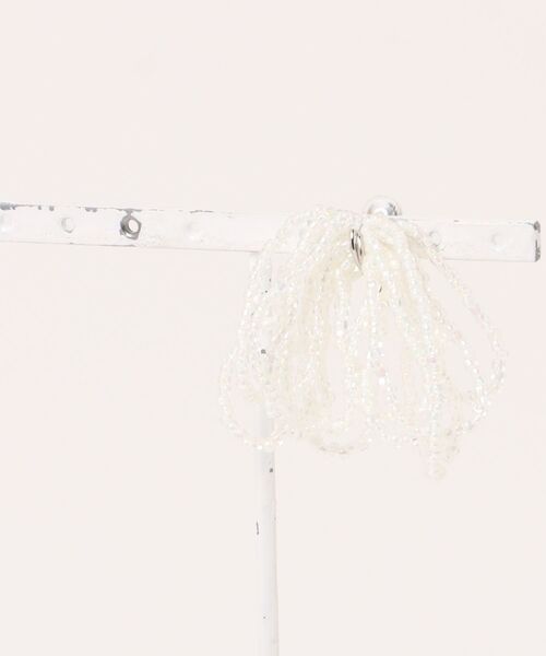 Scrap Book(スクラップブック)の「【Sea’ds mara】Dew drop earring(Single)(イヤリング・レディース・レッド/ホワイト・FREE)」の2枚目の写真