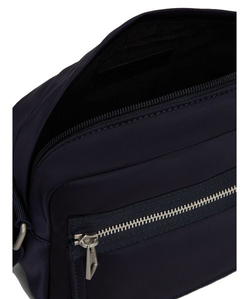 TOMMY HILFIGER(トミーヒルフィガー)の「トラベルクロスボディバッグ(ボディバッグ/ウエストポーチ・メンズ・ネイビー・FREE)」の2枚目の写真