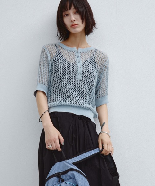 ANF.MUU(アンフムー)の「透かし編みヘンリーネックニット(Tシャツ/カットソー・レディース・ブラック/ライトブルー/ホワイト/レッド・FREE)」の21枚目の写真