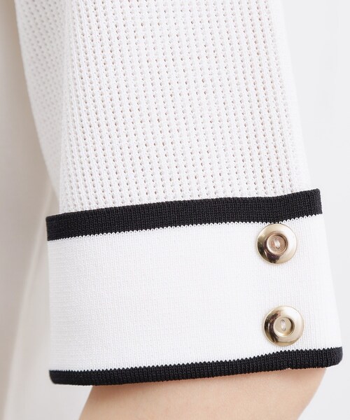 grove（グローブ）の「【貴島明日香さん着用】やわらかドライタッチ 袖メッシュ編みニット（ニット/セーター・レディース・グレー/ネイビー/レッド系/ブラック系4/オフホワイト・03/02/01/05/04）」の11枚目の写真