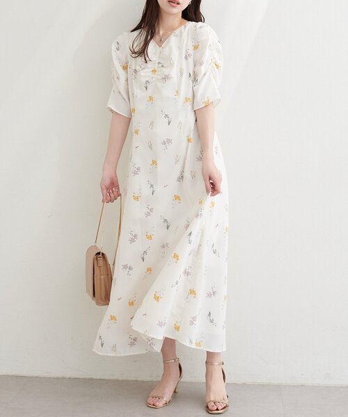 natural couture（ナチュラルクチュール）の「Vネックギャザーワンピース（ワンピース・レディース・オフホワイト/ブラック/ネイビー・FREE）」の7枚目の写真