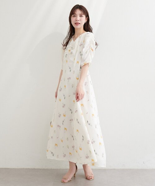 natural couture（ナチュラルクチュール）の「Vネックギャザーワンピース（ワンピース・レディース・オフホワイト/ブラック/ネイビー・FREE）」の8枚目の写真