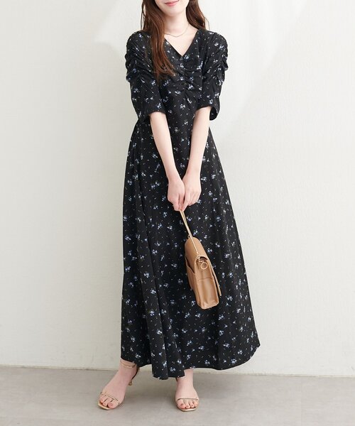 natural couture（ナチュラルクチュール）の「Vネックギャザーワンピース（ワンピース・レディース・オフホワイト/ブラック/ネイビー・FREE）」の12枚目の写真