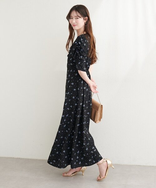 natural couture（ナチュラルクチュール）の「Vネックギャザーワンピース（ワンピース・レディース・オフホワイト/ブラック/ネイビー・FREE）」の13枚目の写真