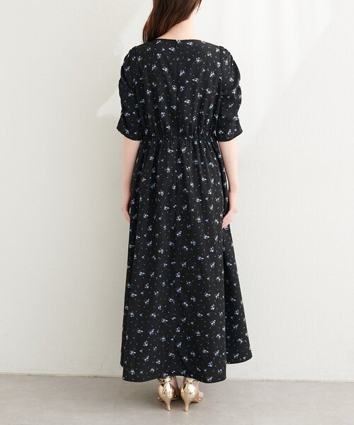 natural couture（ナチュラルクチュール）の「Vネックギャザーワンピース（ワンピース・レディース・オフホワイト/ブラック/ネイビー・FREE）」の18枚目の写真
