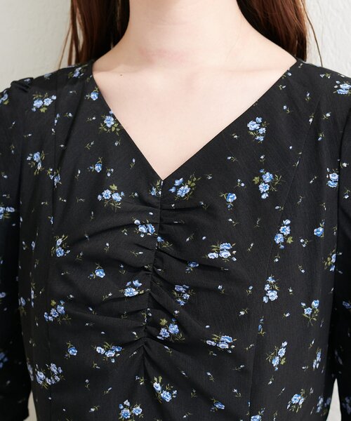 natural couture（ナチュラルクチュール）の「Vネックギャザーワンピース（ワンピース・レディース・オフホワイト/ブラック/ネイビー・FREE）」の19枚目の写真