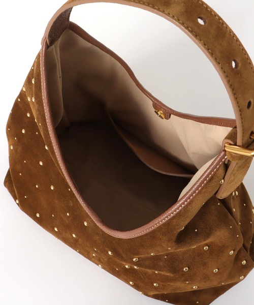 CHRISTIAN VILLA(クリスチャンヴィラ)の「スエードスタッズトラペーズバッグ【クリスチャンヴィラ/CHRISTIAN VILLA】(ハンドバッグ・レディース・ブラウン・FREE)」の4枚目の写真