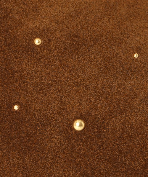 CHRISTIAN VILLA(クリスチャンヴィラ)の「スエードスタッズトラペーズバッグ【クリスチャンヴィラ/CHRISTIAN VILLA】(ハンドバッグ・レディース・ブラウン・FREE)」の2枚目の写真